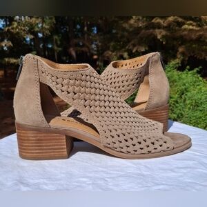 Lucky Brand Nacria Tan Preforated Suede Block Heel Shoes Size 7.5
